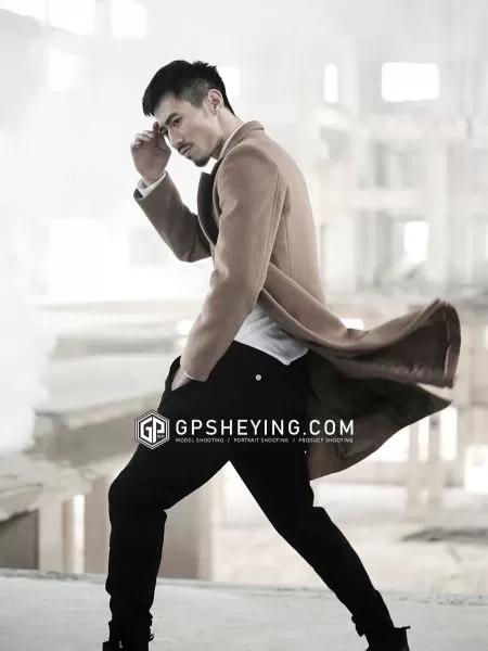 男模废墟动作大片