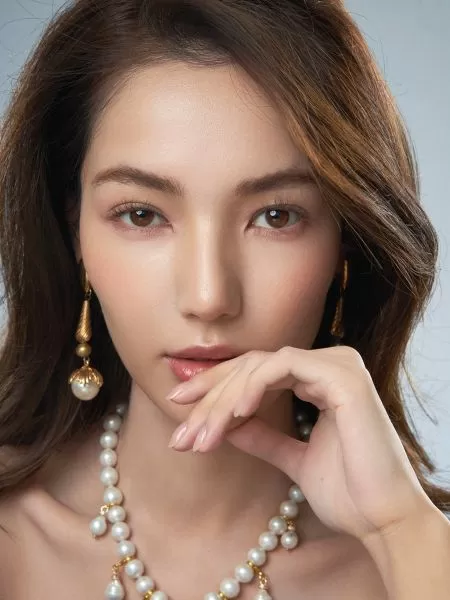 室内棚拍女性大头照